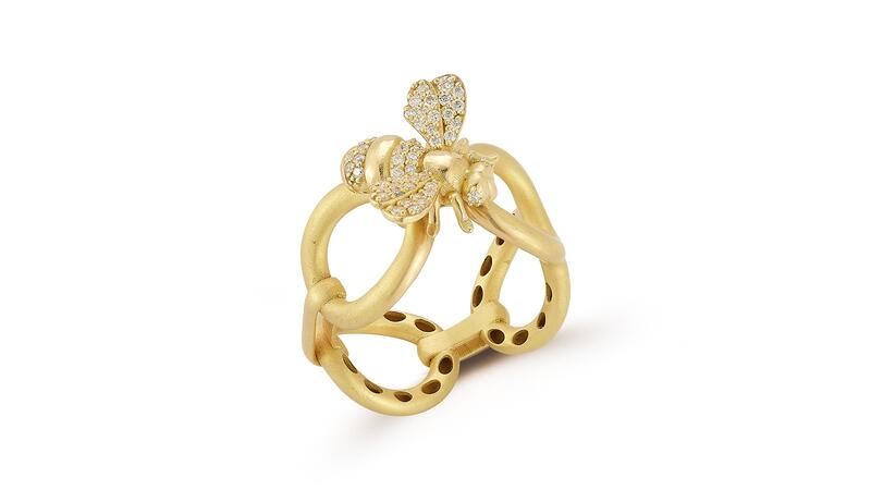Tanya Farah “Queen Bee” oval link ring in 18-karat yellow gold with diamonds ($5,900) Tanya Farah bee ring