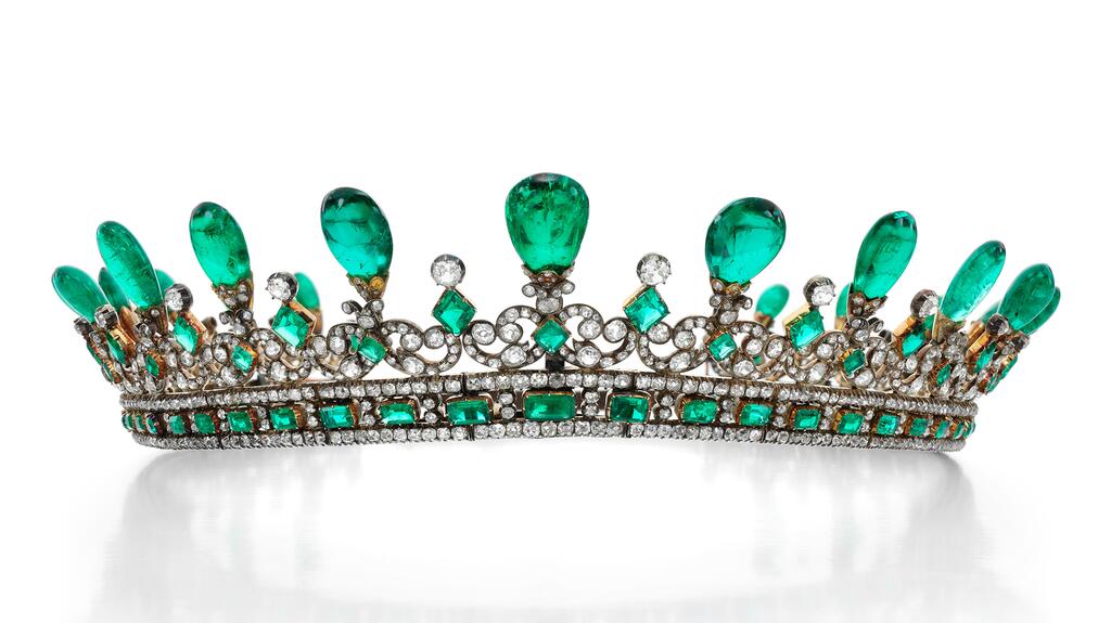 20220525_Emerald-tiara.jpg