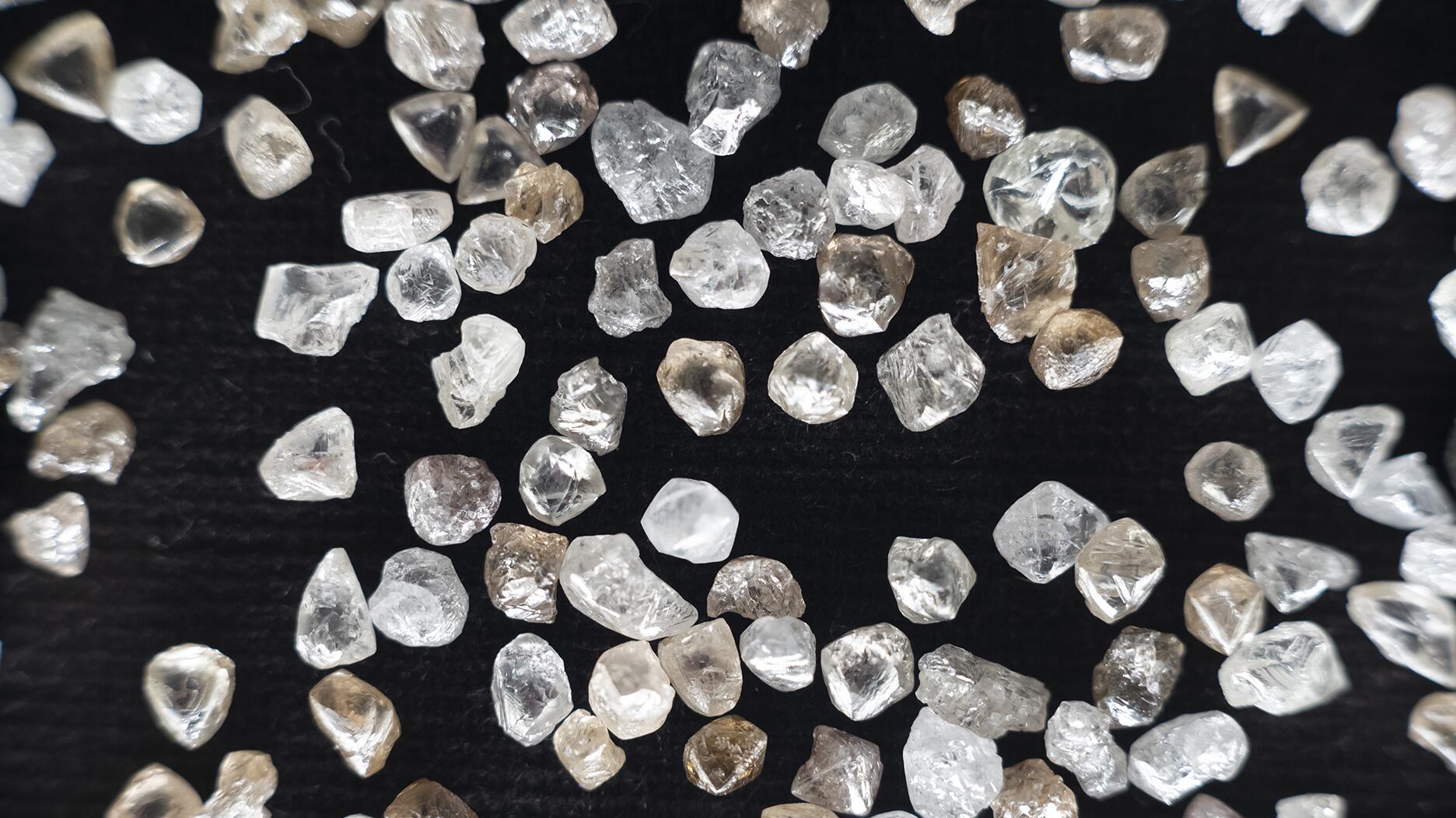 Rough Diamond Sales Pick Up for De Beers, Alrosa