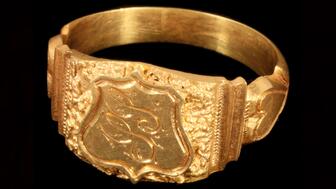 Jewelry Recovered from Sunken ‘Ship of Gold’ Heads to Auction 