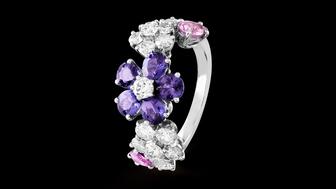 Zooey Deschanel Van Cleef & Arpels sapphire and diamond engagement ring. 