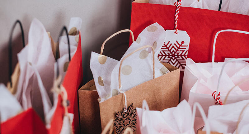 2019_Holiday-shopping-bags.jpg